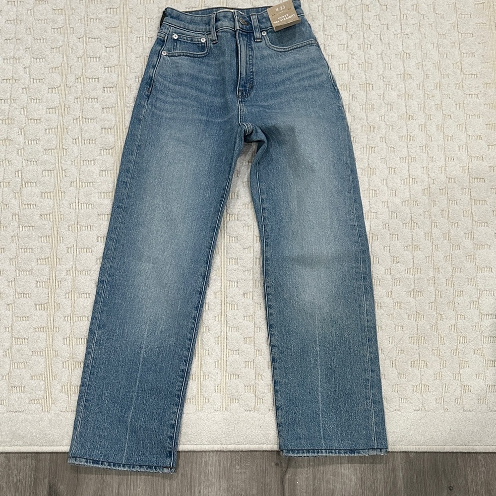 🆕 Curvy 90s Straight Jean - Blue